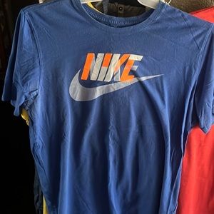 Nike athletic cute tee size L